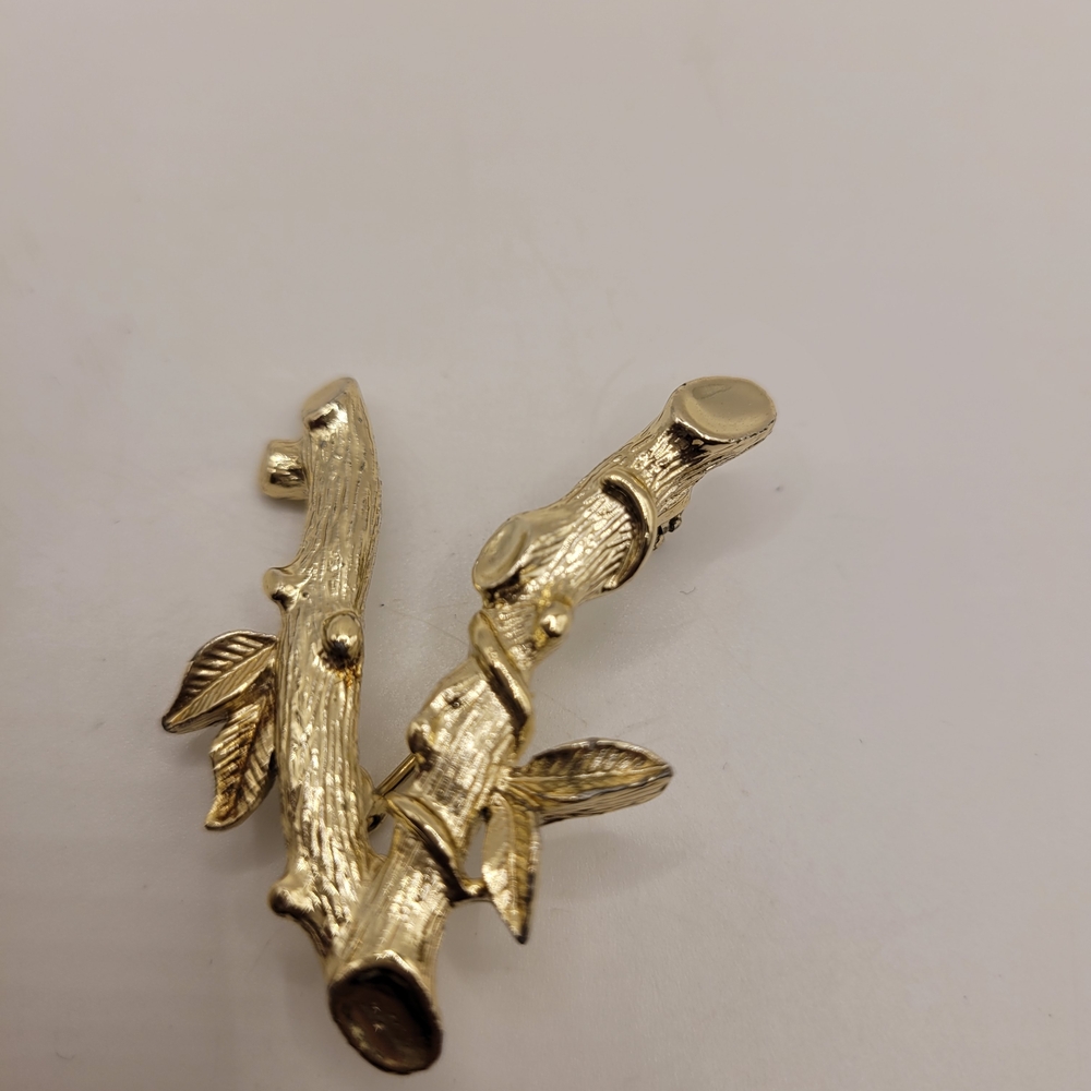 Sarah Coventry Monogram V Letter Pin Vintage Gold Brooch